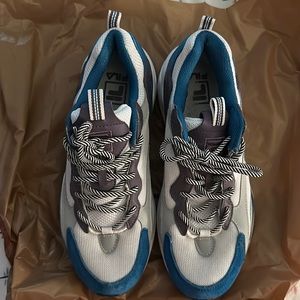 Fila womens envizion sneaker size 9 purple blue gray